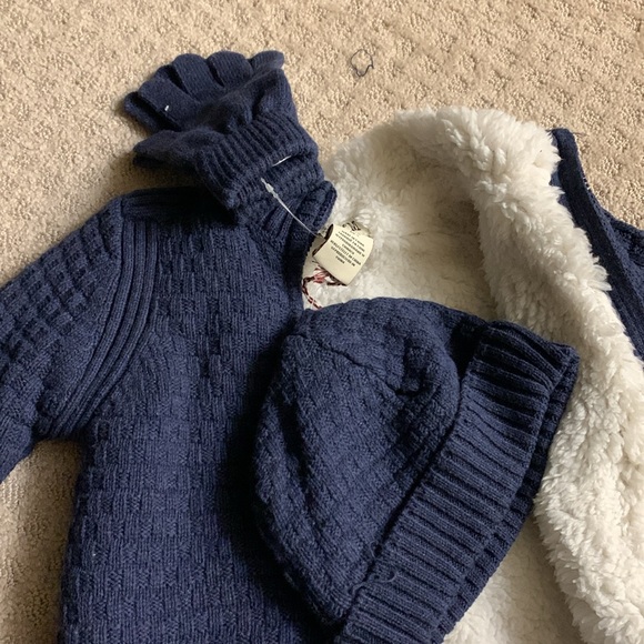 Fur lined sweater jacket with matching hat + gloves - Picture 3 of 3